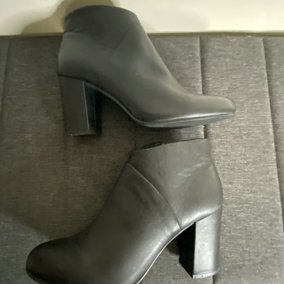 Steve Madden Juliet Black Leather Office Casual Heel Ankle Boot- Sz-9 - Picture 2 of 16